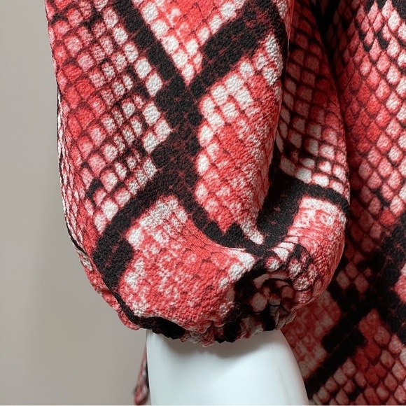 Michael Kors Snakeskin Off Shoulder Peasant Blouse size Petite Medium - Picture 7 of 10